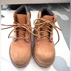 Timberland 6” Classic toddler boots- Wheat (Tan/beige colour) size 8- Unisex